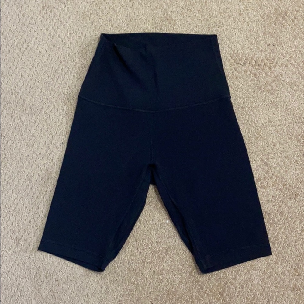SZ 6 BLACK LULULEMON ALIGN SHORTS
